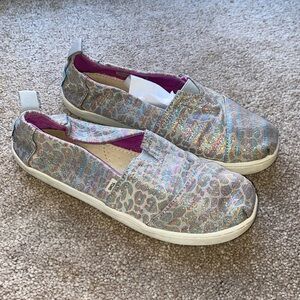 Tom’s sparkly leopards slip on, 3 youth